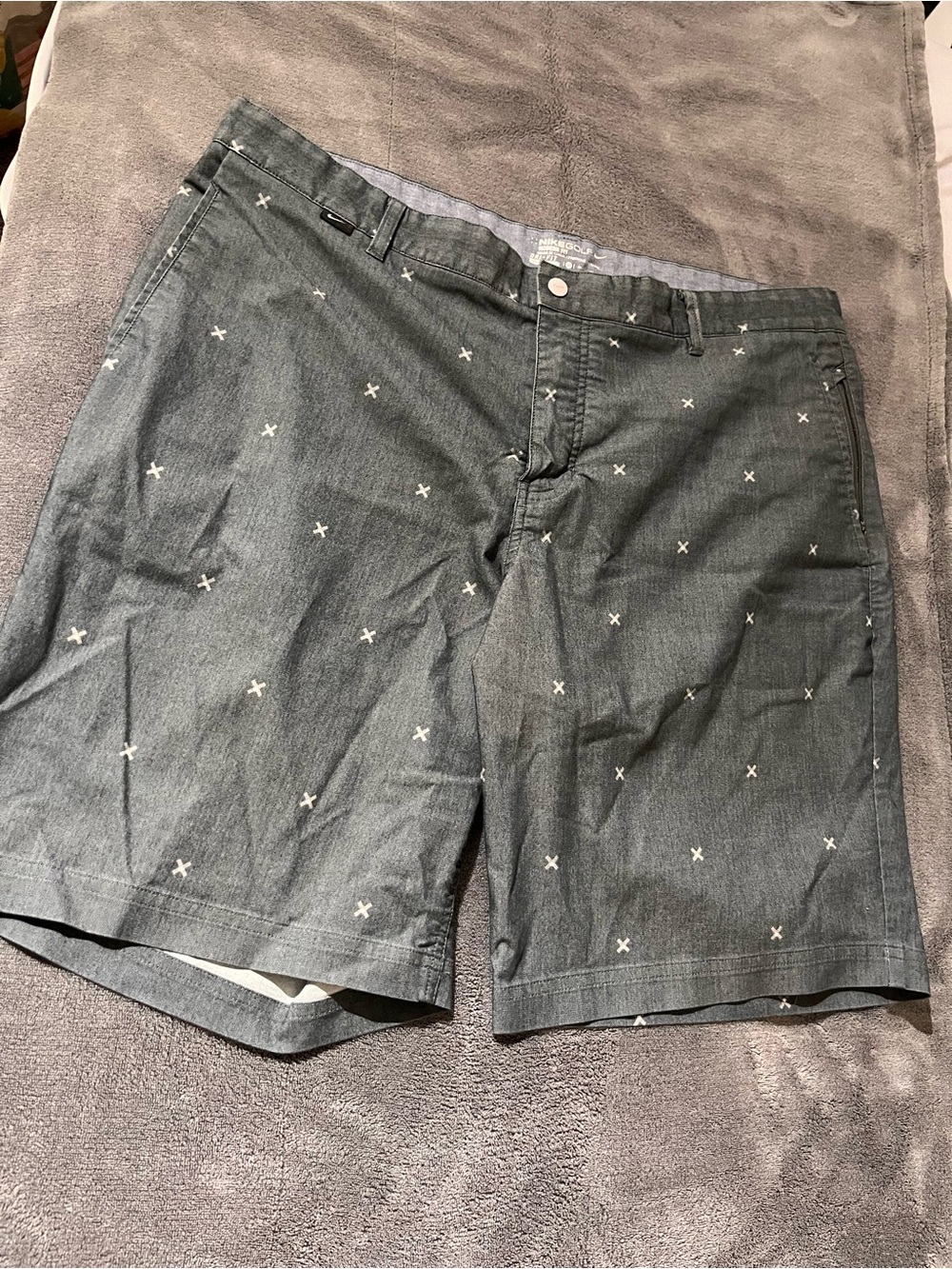 Nike Golf dri fit Men's Charcoal Gray Cross-Print Flat-Front Shorts